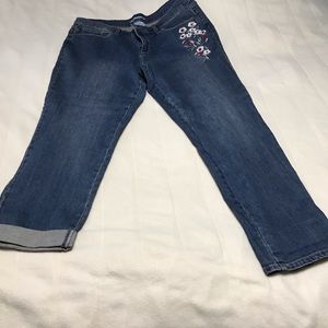 Liz Claiborne embroidered jeans size 14. Like new